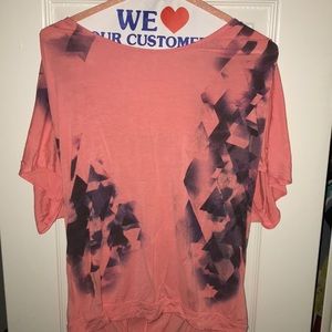 Pink t-shirt with blackish blue designs GUESS